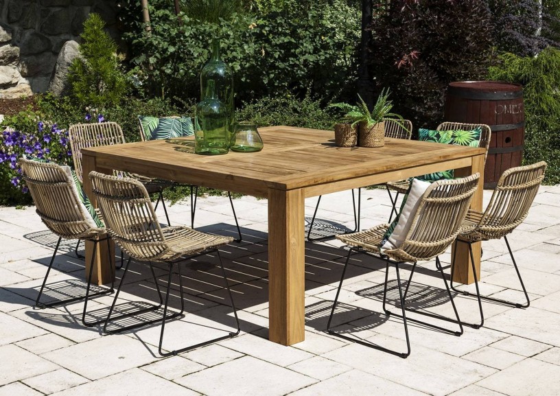 Stół na taras drewniany – ponadczasowy klasyk w ogrodzie