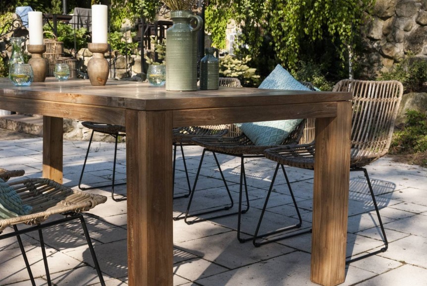 Stół –  teak królem w modnych ogrodzie